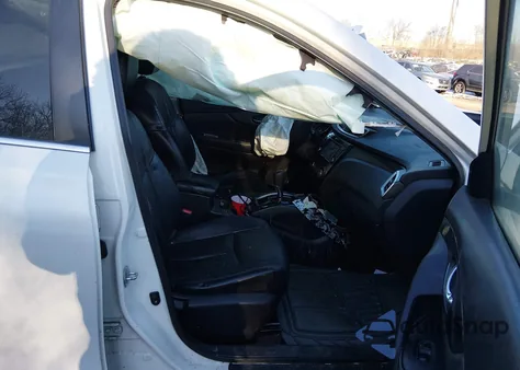 2014 Nissan Rogue Sl z USA, uszkodzony, nr VIN 5N1AT2MV5EC785226